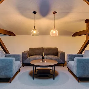  Apart-hotel Upstairs Boutique