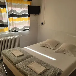  Albergue Gara De Nord-banat-4-you